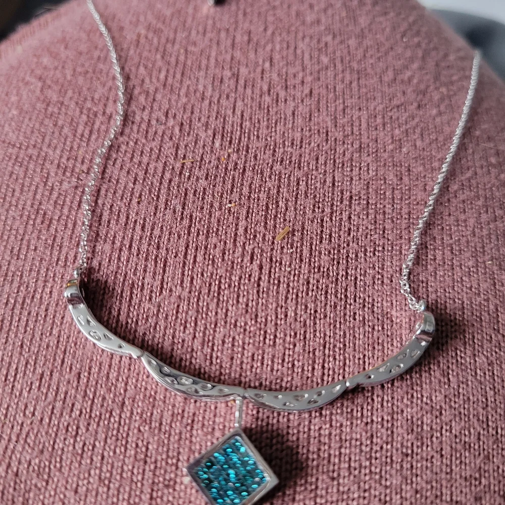 Transforming Necklace & Earring Set - Picture 6 of 14